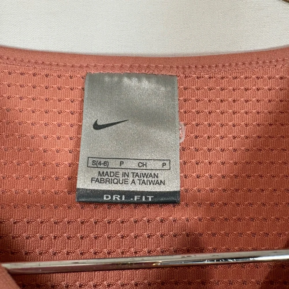 Nike Dri-FIT Womens V-Neck Short‎ Sleeve Training Shirt Coral Pink Small F1 RSI